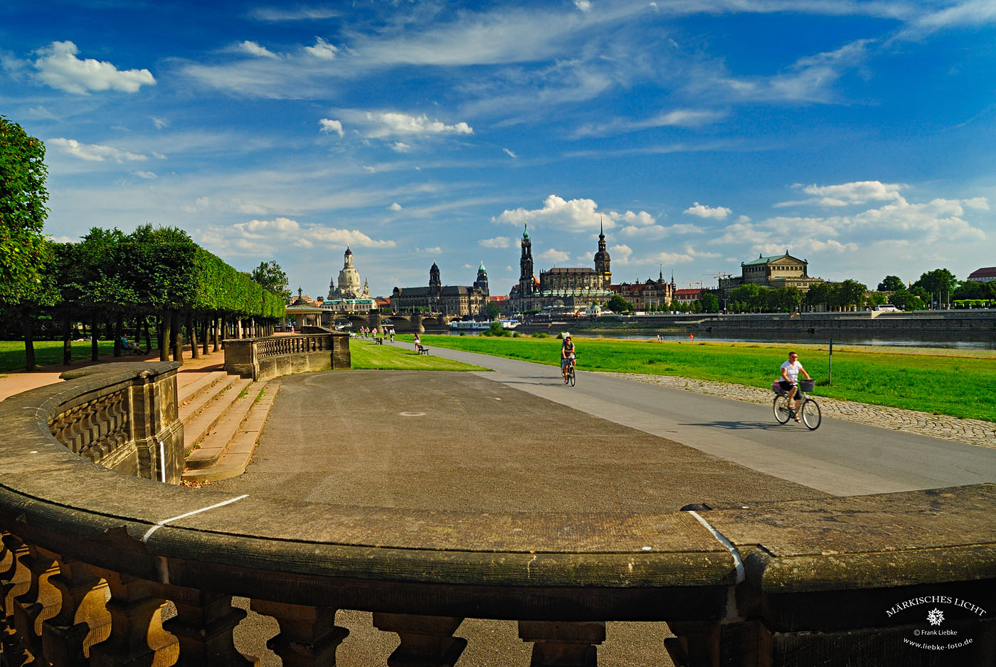 Der sogenannte "Canaletto-Blick" in Dresden, auf seine kulturhistorisch wertvollen Bauten. In diese Stadt hatte sich Nele zurückgezogen und ihr Studium absolviert.