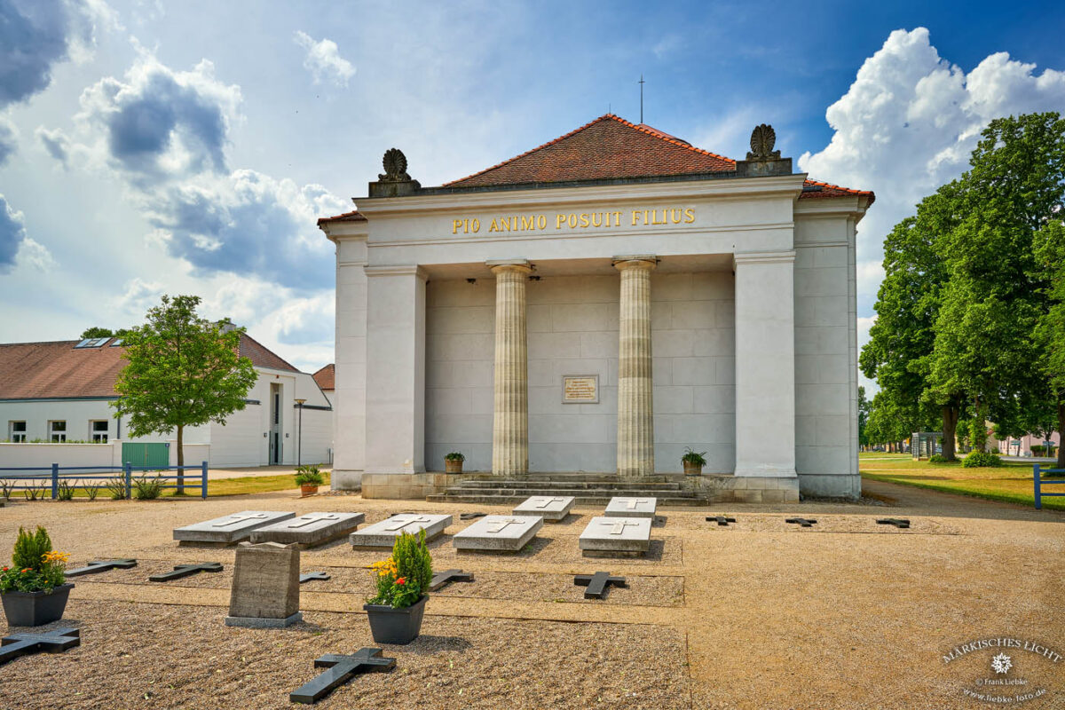 Familienbegräbnisstätte, Schinkelkirche Neuhardenberg