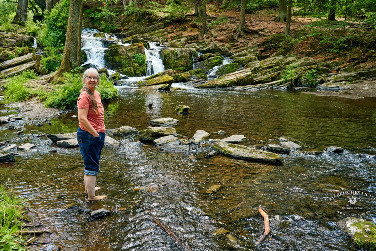 Wie hier Patricia erfrischt sich auch Pixie im klaren Wasser des Selkefalls. Und nimmt den Auftrag von Remy an. Was alles passieren kann, wenn sogar ein Käfer ins U fällt :D