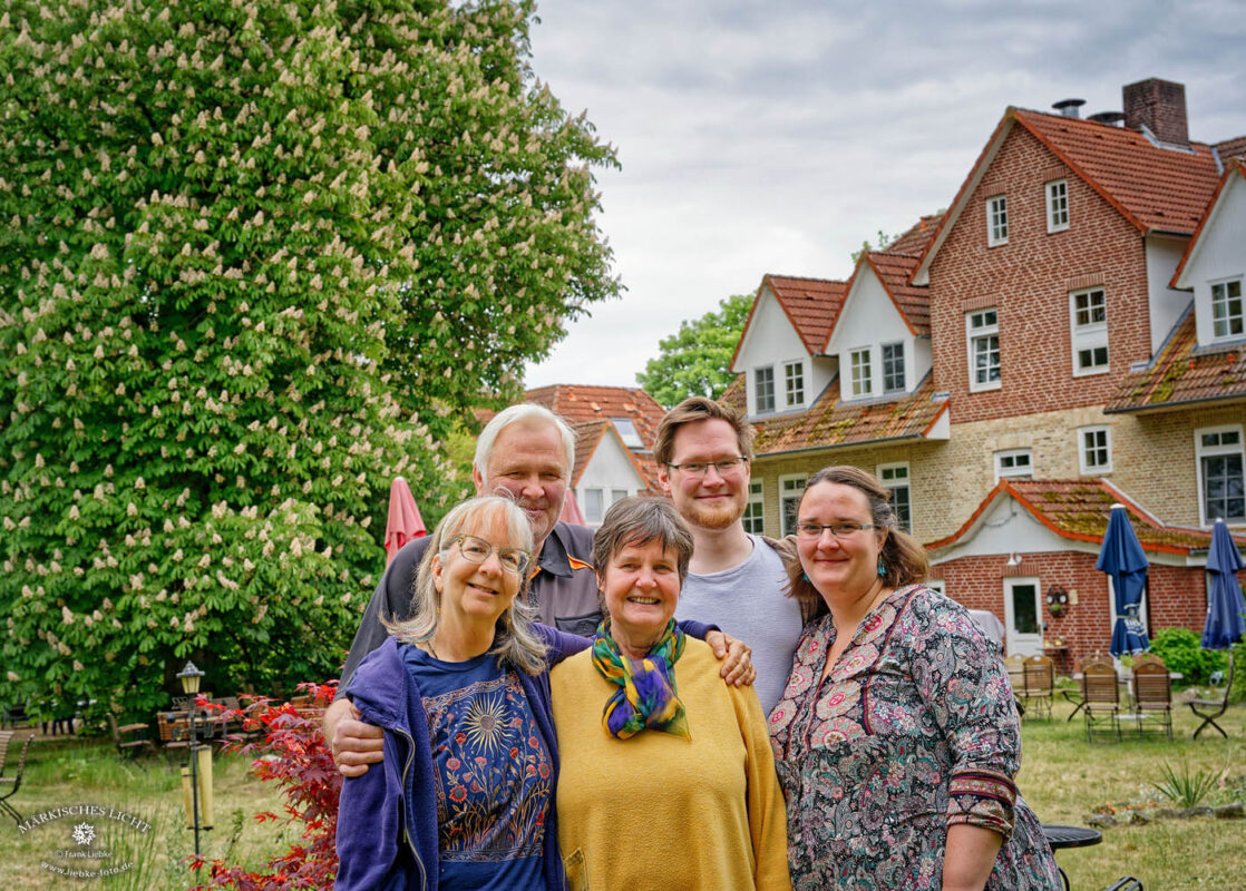 Abschiedsbild mit der Gutshoffamilie: Patricia zusammen mit Conny, Maxi, Thorsten und Oli.